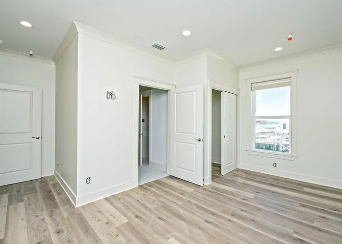 Breezy Shores West 7 Bedroom Holiday home *